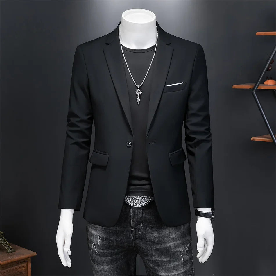 Blazer Masculino Montelezzi ML193, com corte ajustado e detalhes sofisticados, ideal para ocasiões formais e sociais.