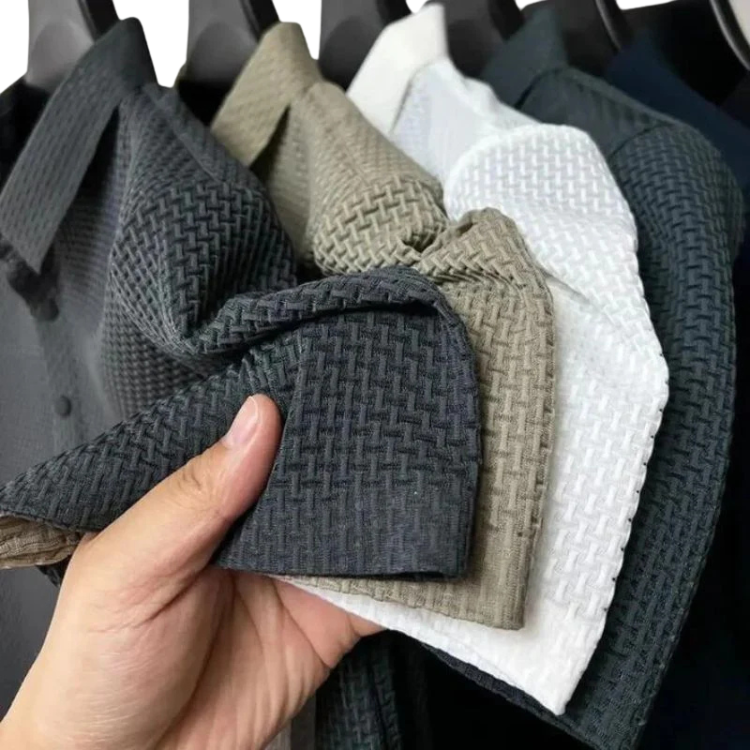 Camisa Polo Masculina Premium Montelezzi ML024, confeccionada em tecido leve e respirável, com modelagem sofisticada e lapela estruturada para um visual refinado.