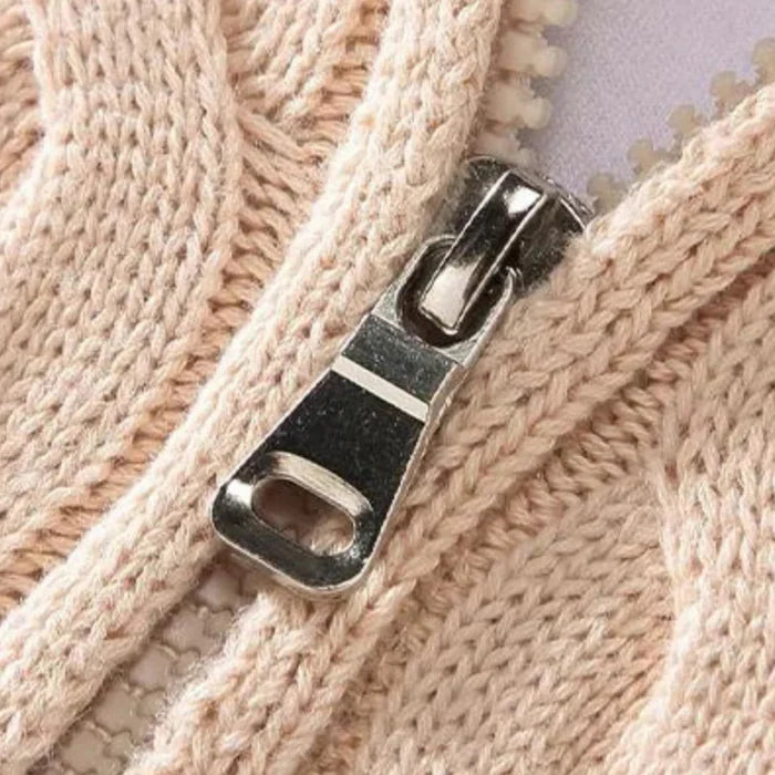 Suéter Masculino em Tricot Montelezzi ML018, com meio zíper, modelagem ajustada e tecido premium respirável, perfeito para um visual clássico e elegante.