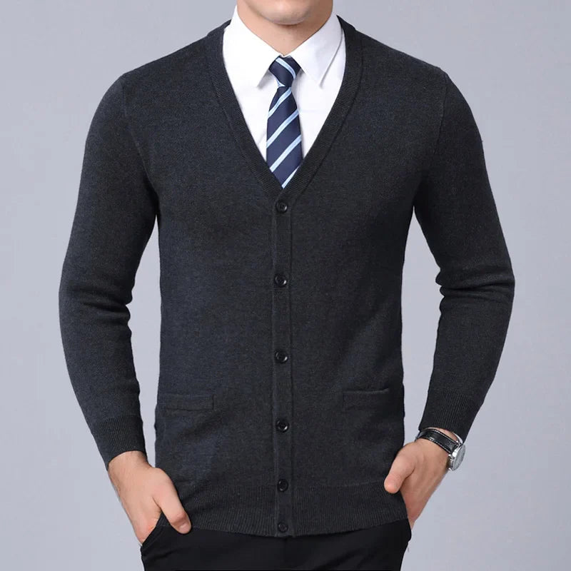 Suéter Masculino Montelezzi ML184, com gola redonda e modelagem slim fit, perfeito para diversas ocasiões e climas frios.