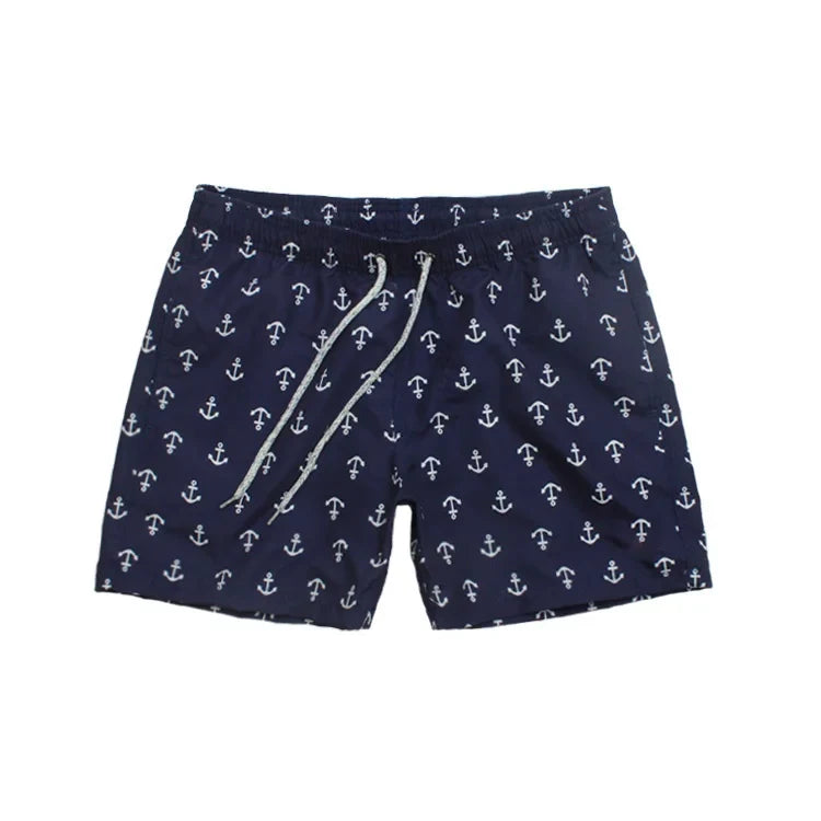 Bermuda Masculina Estampada Montelezzi ML013, em algodão leve e respirável, com modelagem moderna e estampa sofisticada, ideal para dias quentes e momentos casuais.