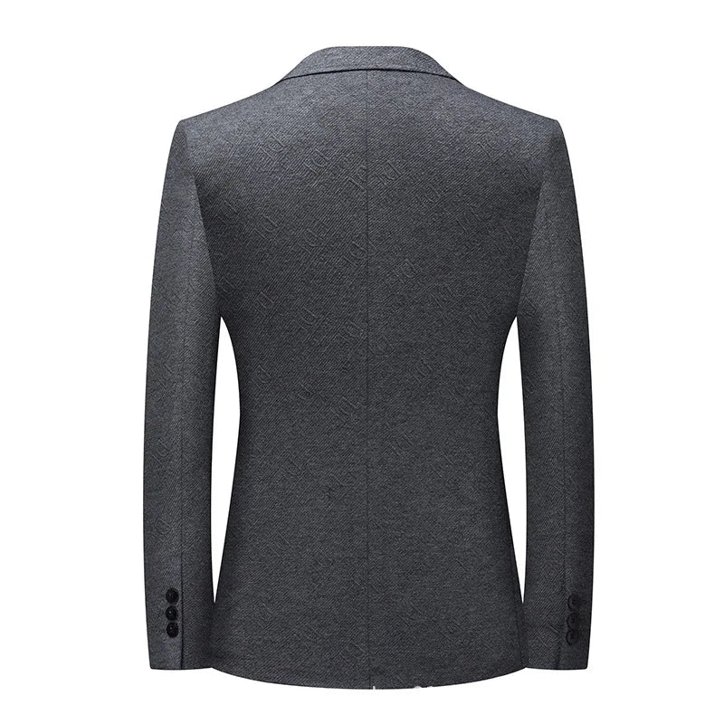 Blazer Masculino Montelezzi ML028, em tecido elástico premium, design moderno e caimento sofisticado, ideal para looks casuais e profissionais.