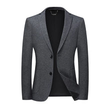 Blazer Masculino Montelezzi ML028, em tecido elástico premium, design moderno e caimento sofisticado, ideal para looks casuais e profissionais.