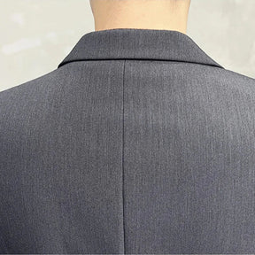 Blazer Masculino Montelezzi ML188, com corte slim fit, tecido leve e detalhes refinados, ideal para eventos formais e casuais sofisticados.