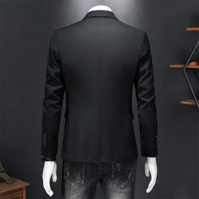 Blazer Masculino Montelezzi ML193, com corte ajustado e detalhes sofisticados, ideal para ocasiões formais e sociais.