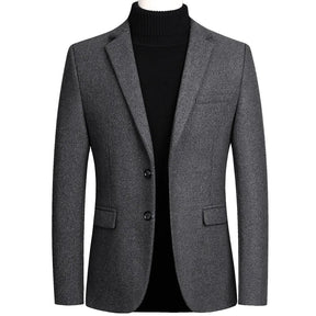 Blazer Masculino Slim Fit Montelezzi ML027, modelagem ajustada, tecido premium e caimento refinado, ideal para ocasiões formais e casuais elegantes.