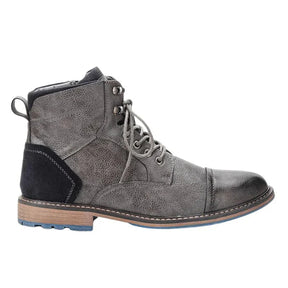 Bota Masculina Montelezzi ML156, couro resistente, solado emborrachado, interior acolchoado e design sofisticado para conforto e estabilidade o dia todo.