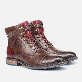 Bota Masculina Montelezzi ML156, couro resistente, solado emborrachado, interior acolchoado e design sofisticado para conforto e estabilidade o dia todo.