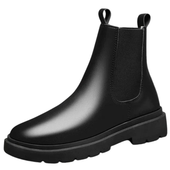 Bota Masculina Chelsea em Couro Montelezzi ML043 com solado antiderrapante, interior acolchoado e design sofisticado para um visual elegante.