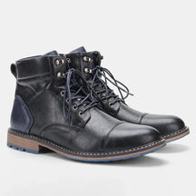 Bota Masculina Montelezzi ML156, couro resistente, solado emborrachado, interior acolchoado e design sofisticado para conforto e estabilidade o dia todo.