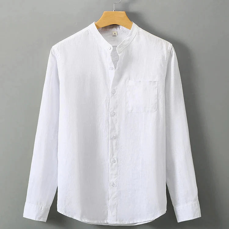 Camisa de Linho Masculina Montelezzi ML001, confeccionada em linho nobre, modelagem clássica e acabamento impecável, ideal para um visual sofisticado e atemporal.