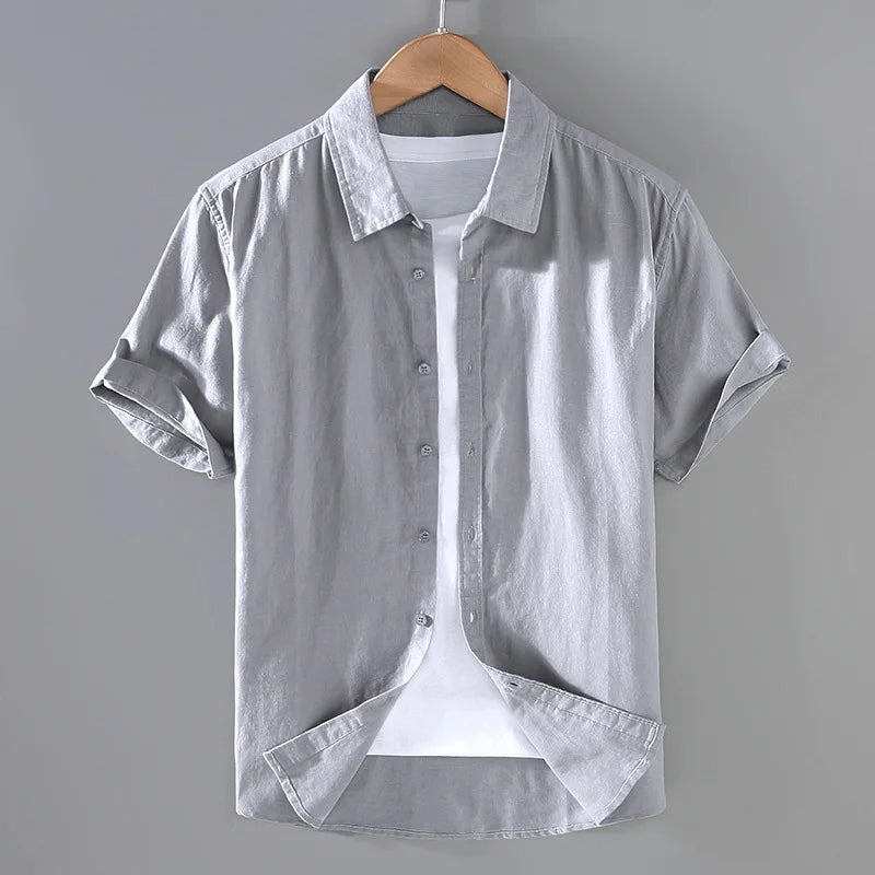 Camisa de Linho Masculina Montelezzi ML004, confeccionada em linho nobre, com modelagem refinada e acabamento sofisticado, ideal para ocasiões elegantes.