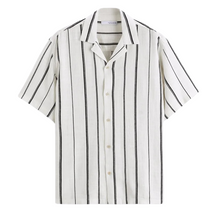 Camisa Masculina em Linho Listrada Montelezzi ML359, tecido respirável, secagem rápida, modelagem casual e colarinho acampamento para um visual moderno.