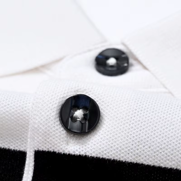 Camisa Polo Masculina Montelezzi ML026, feita em algodão premium, com modelagem clássica e acabamento bordado, proporcionando sofisticação e conforto duradouro.