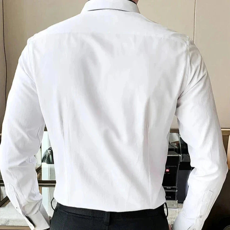 Camisa Social Masculina Montelezzi ML152, modelagem slim fit, tecido respirável e acabamento refinado para um visual sofisticado e confortável.