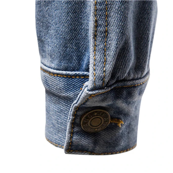 Jaqueta Jeans Masculina Montelezzi ML135, confeccionada em jeans premium, com modelagem clássica, acabamento refinado e design versátil para diversas ocasiões.