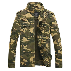 Jaqueta Masculina Camuflada Montelezzi ML151 com forro interno acolchoado, fechamento em zíper e estampa militar para estilo e proteção térmica nos dias frios.