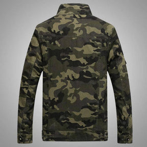 Jaqueta Masculina Camuflada Montelezzi ML151 com forro interno acolchoado, fechamento em zíper e estampa militar para estilo e proteção térmica nos dias frios.