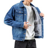 Jaqueta Masculina Jeans Acolchoado Montelezzi ML094, com interior acolchoado, modelagem estruturada e fechamento em botões para conforto e estilo.