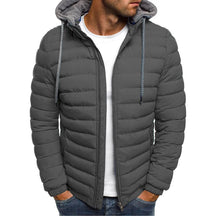 Jaqueta Masculina Puffer Montelezzi ML108, com forro acolchoado, capuz removível e fechamento em zíper para conforto térmico e versatilidade.