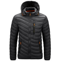 Jaqueta Puffer Masculina Montelezzi ML090, confeccionada em poliamida com plumas, gola alta e fechamento em zíper para máxima proteção térmica.