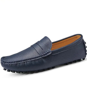 Mocassim Masculino em Couro Montelezzi ML041, design clássico e refinado, acabamento artesanal, palmilha macia e solado flexível para máximo conforto.