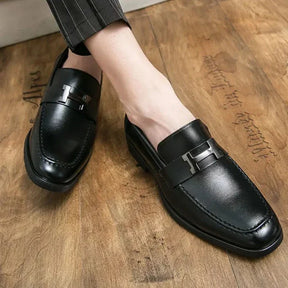 Mocassim Masculino em Couro Montelezzi ML045, design clássico e sofisticado, acabamento artesanal, palmilha acolchoada e solado flexível para máximo conforto.