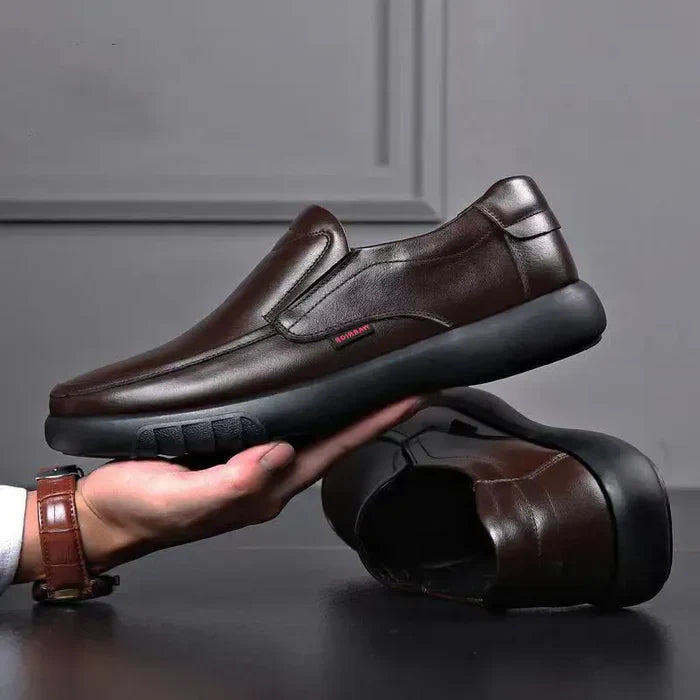 Mocassim Masculino Montelezzi ML065 com design elegante, solado resistente e palmilha macia para máximo conforto.