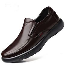 Mocassim Masculino Montelezzi ML065 com design elegante, solado resistente e palmilha macia para máximo conforto.