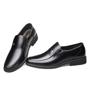 Mocassim Masculino Montelezzi ML066 com acabamento sofisticado, solado resistente e palmilha macia para máximo conforto.