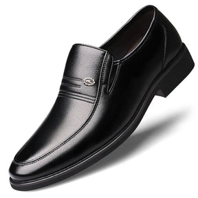 Mocassim Masculino Montelezzi ML066 com acabamento sofisticado, solado resistente e palmilha macia para máximo conforto.