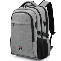 Mochila Executiva Montelezzi ML084 com espaço para notebook 17", material impermeável, alças acolchoadas e porta USB integrada.