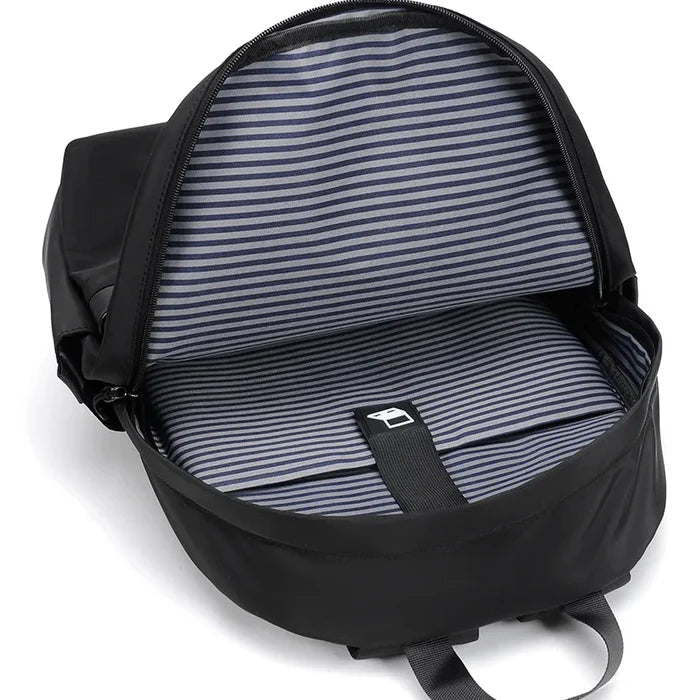 Mochila Executiva Montelezzi ML085 com espaço para notebook 15", material impermeável, alças acolchoadas e divisórias organizadoras.