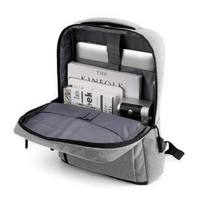 Mochila Executiva Montelezzi ML088 com espaço para notebook 15", material resistente, alças acolchoadas e porta USB para mais praticidade.