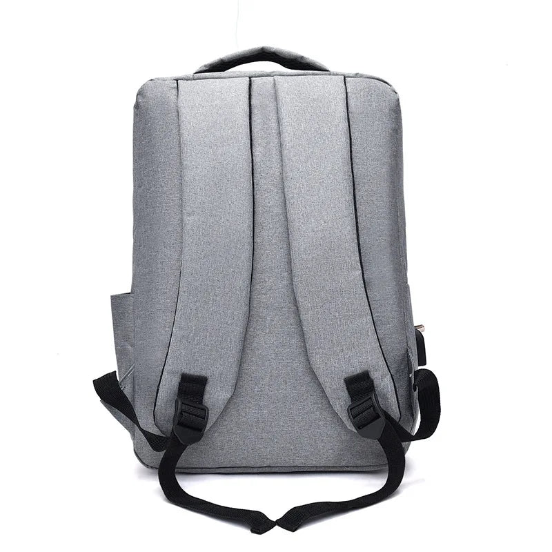 Mochila Executiva Montelezzi ML088 com espaço para notebook 15", material resistente, alças acolchoadas e porta USB para mais praticidade.