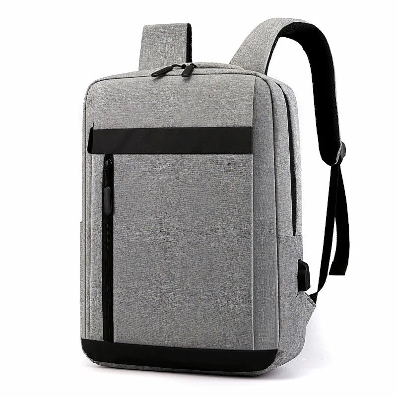 Mochila Executiva Montelezzi ML088 com espaço para notebook 15", material resistente, alças acolchoadas e porta USB para mais praticidade.