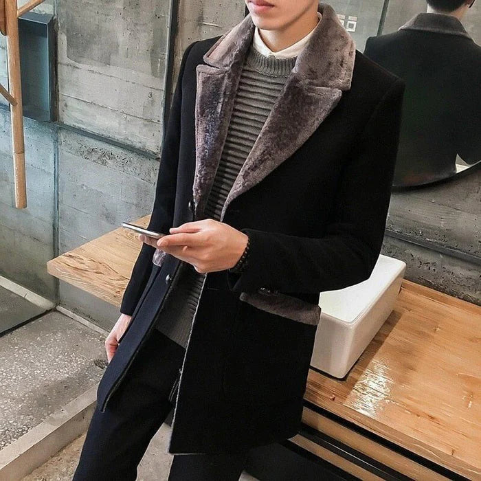 Sobretudo Masculino Montelezzi ML220, com forro de lã e design sofisticado, ideal para manter o estilo e o calor durante o inverno.