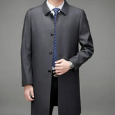 Sobretudo Masculino Montelezzi ML229, com fechamento em botões e forro impermeável, perfeito para o inverno e ocasiões empresariais.