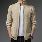 Suéter Masculino Montelezzi ML183, com gola alta e zíper, perfeito para looks modernos e sofisticados.